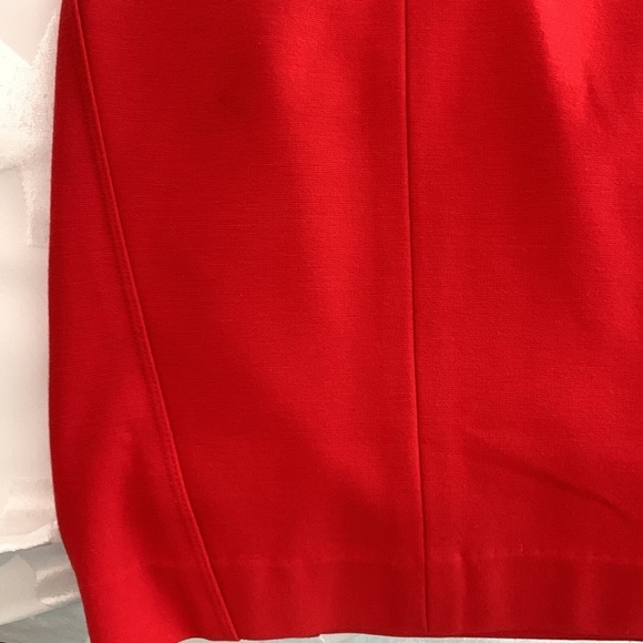 Ann Taylor Red Pencil Skirt w/Side Darting, Zipper Closure. 3% Spandex Size 12P - Picture 9 of 11
